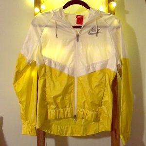 nike windbreaker women’s xs